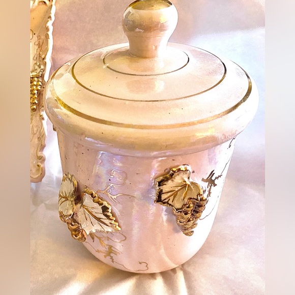 Vintage Porcelain Pink Cup/Lid Pottery With Decorative Golden Grapevines - Picture 1 of 3